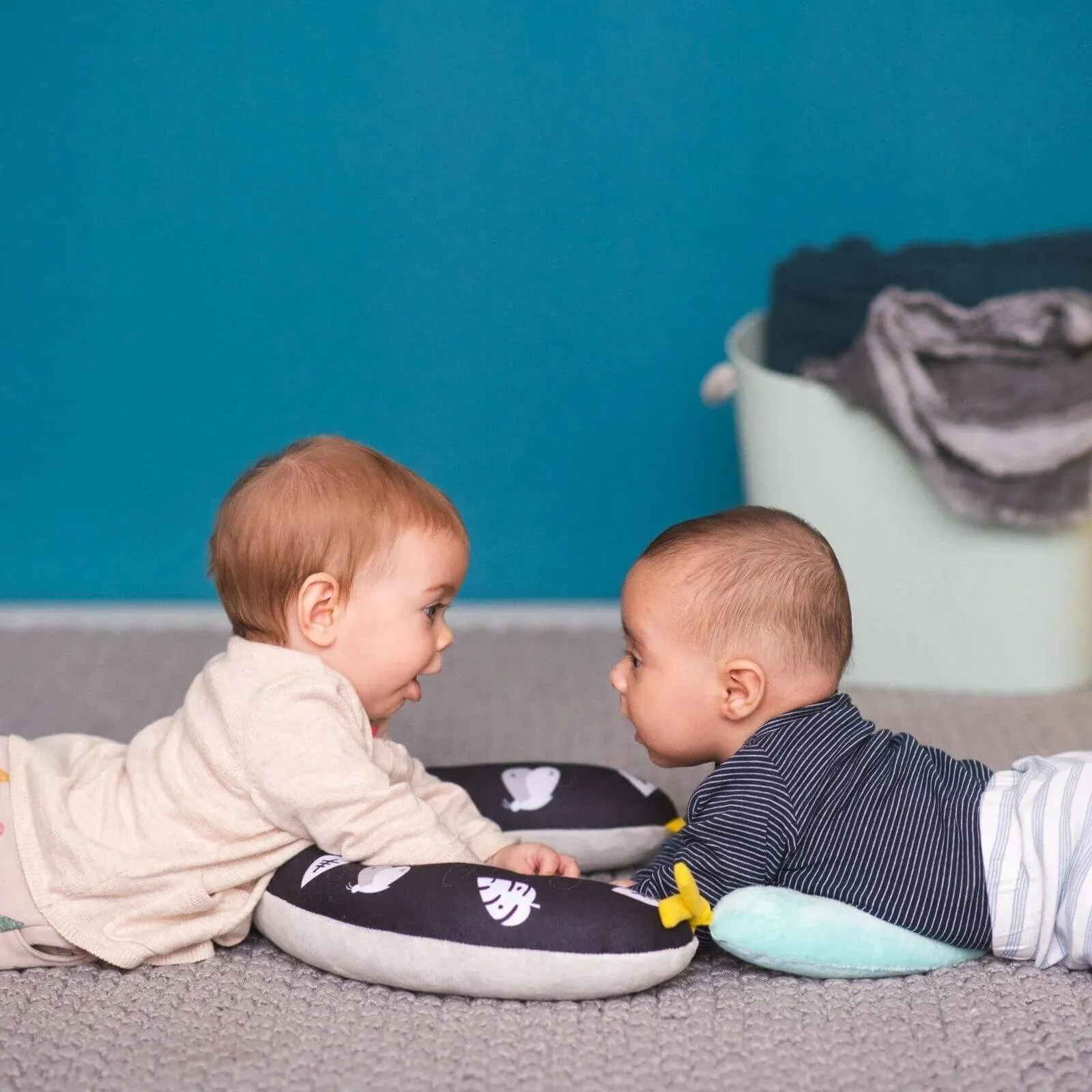 2-in-1 Tummy Time Pillow