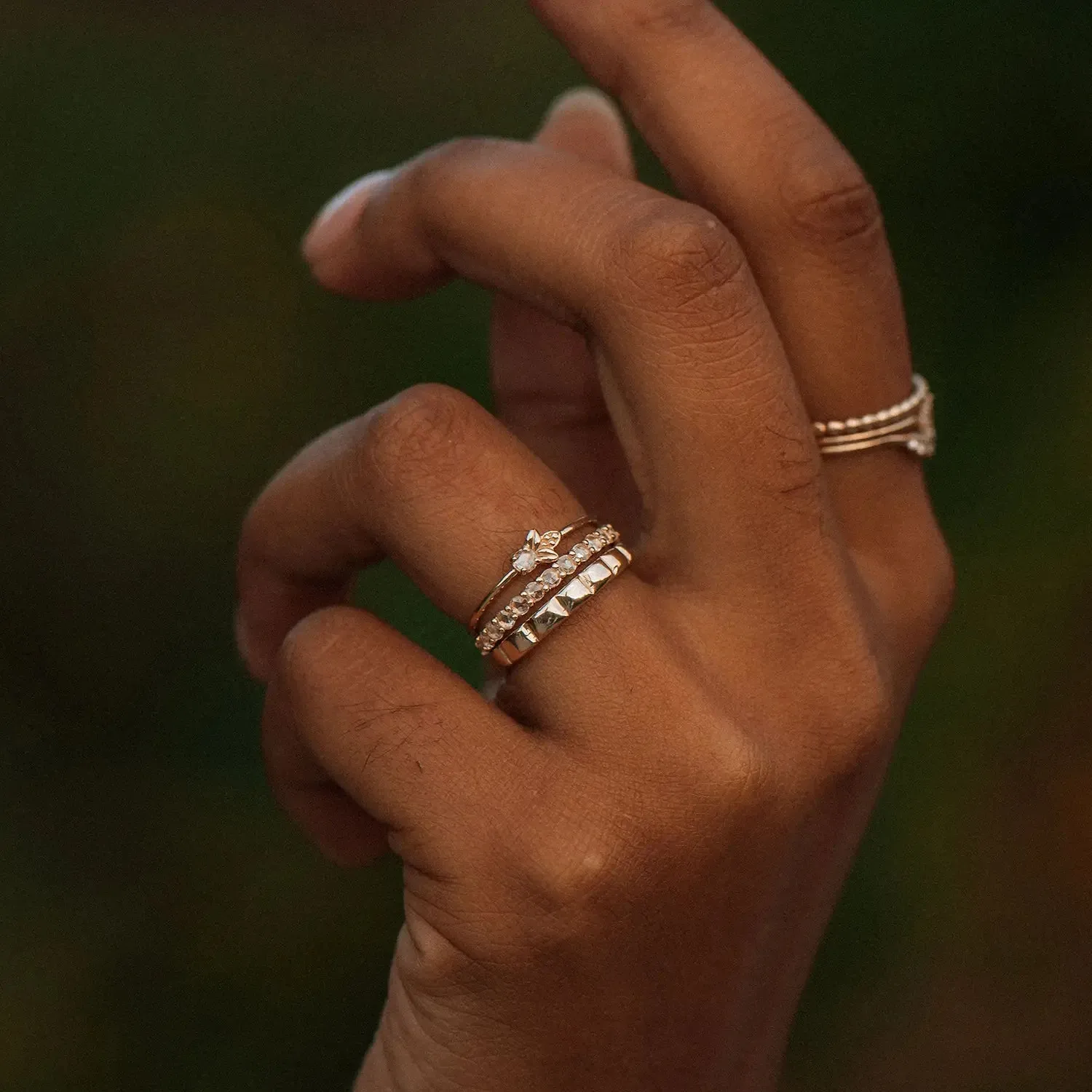 Honey bee ring - 14k yellow gold, white diamond