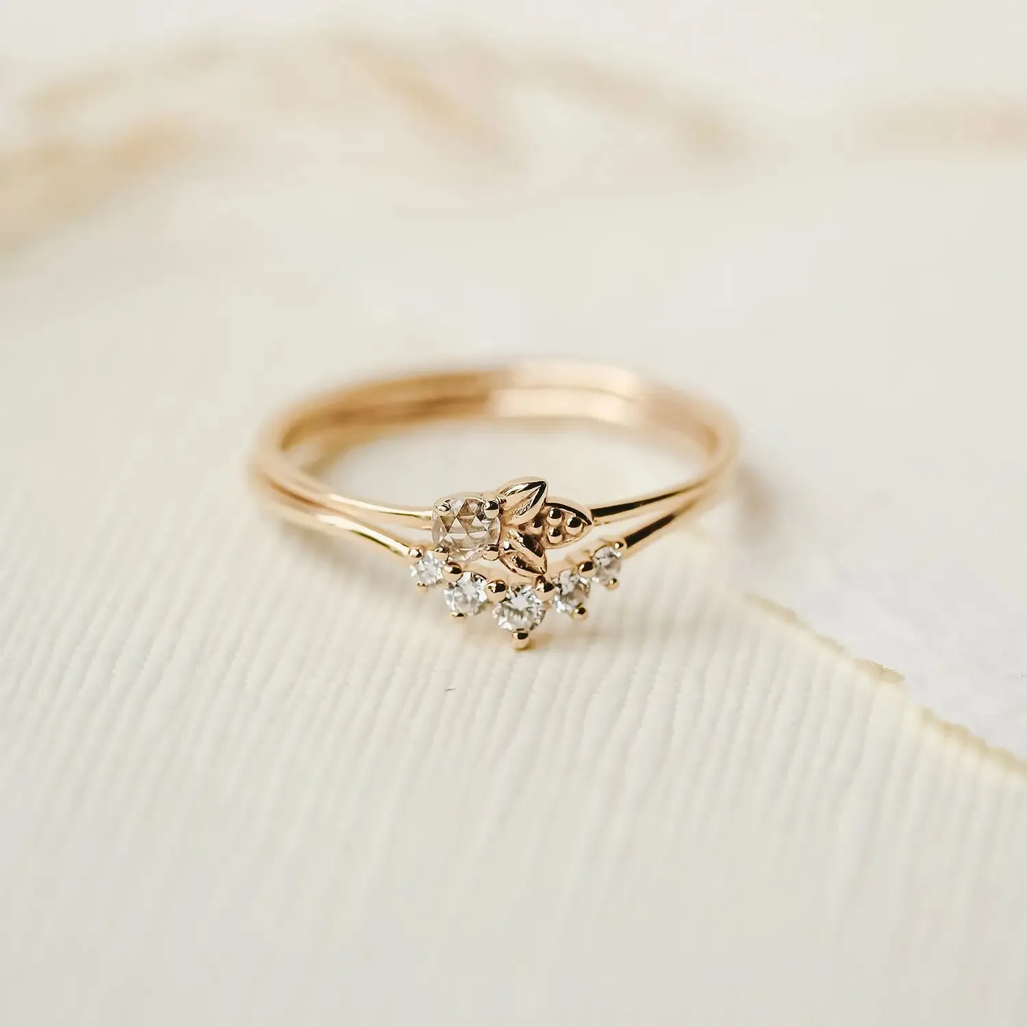 Honey bee ring - 14k yellow gold, white diamond